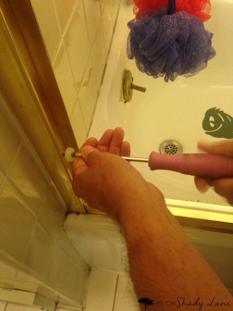 How to (easily!) remove sliding shower doors - via Life on Shady Lane blog | Bathroom updates | How to update an old bathroom