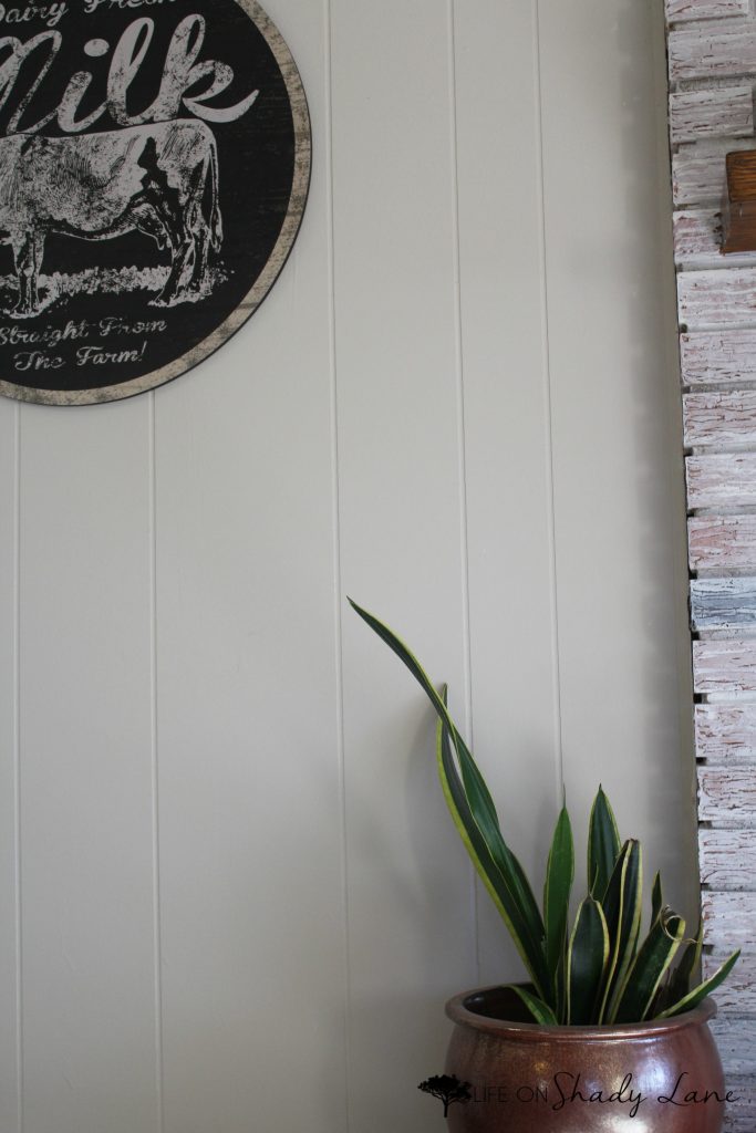 Plank wall inspiration - a roundup of some of the prettiest wood plank and shiplap walls from around the web! #shiplap #woodplankwall #diyproject