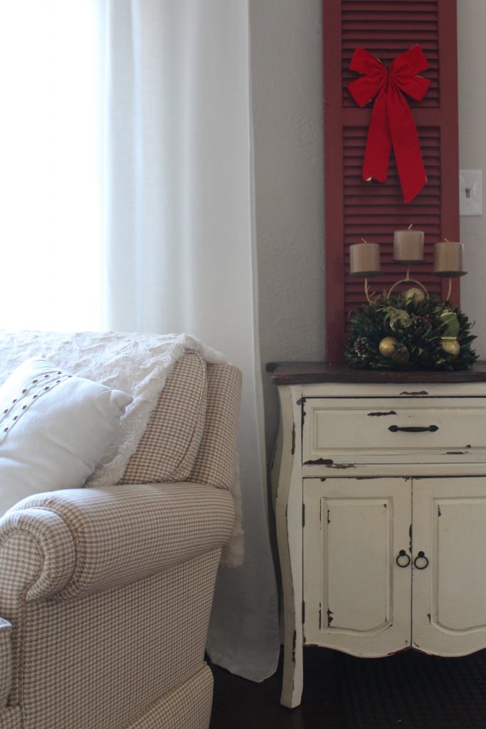 Cozy farmhouse Christmas living room via Life on Shady Lane blog