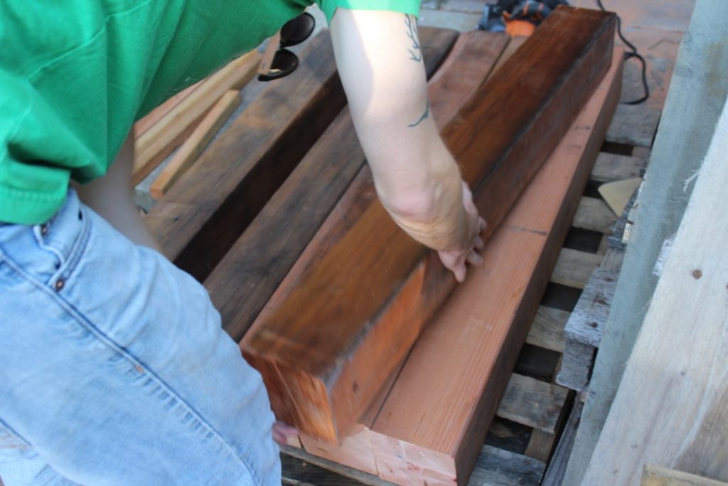 DIY rustic farmhouse coffee table with FREE printable directions - via Life on Shady Lane blog