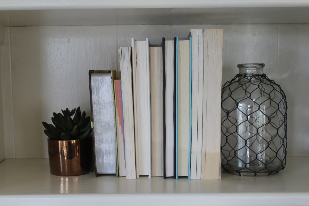 Spring Bookshelf Makeover via Life on Shady Lane blog