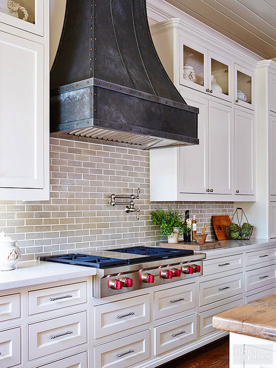 The Best Farmhouse Range Hoods via Life on Shady Lane blog #rangehoods #kitchen