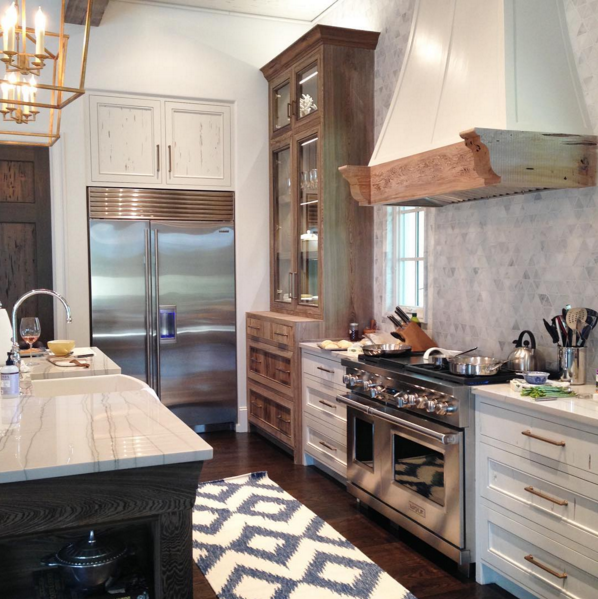 The Best Farmhouse Range Hoods via Life on Shady Lane blog #rangehoods #kitchen