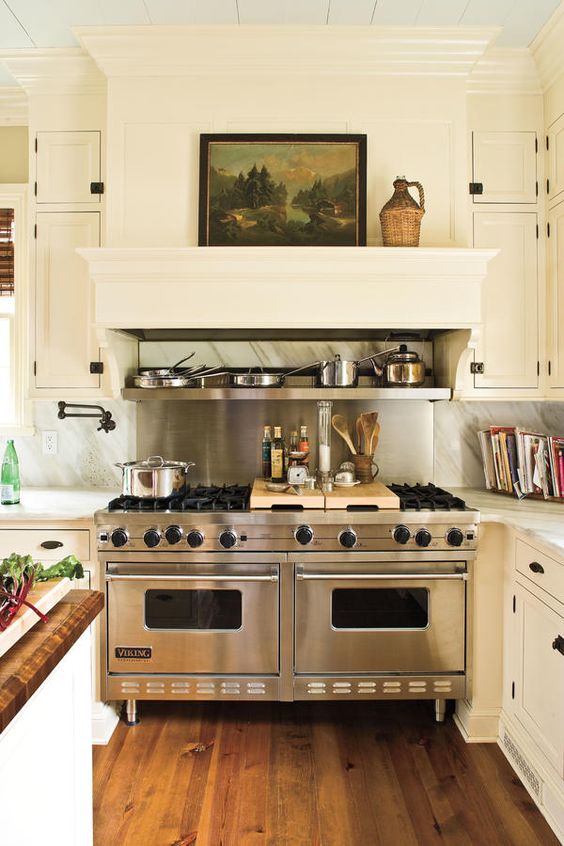 The Best Farmhouse Range Hoods via Life on Shady Lane blog #rangehoods #kitchen