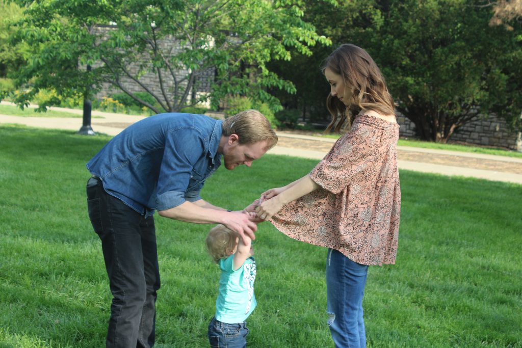 Maternity photoshoot with a toddler || Pregnancy announcement