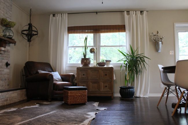 Early Fall home tour - a fresh and simply styled home with neutrals, cool tones, and touches of traditional Fall colors