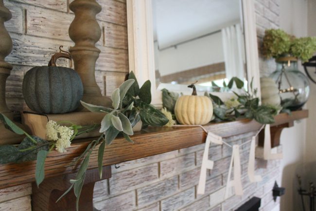 Early Fall home tour - a fresh and simply styled home with neutrals, cool tones, and touches of traditional Fall colors
