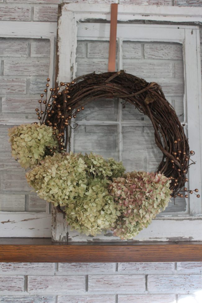 Hydrangea Wreath with Copper Accents - a simple DIY project that's SO inexpensive, but so pretty, too! Kansas City life, home, and style blogger Megan Wilson shares a DIY hydrangea wreath with copper accents | Life on Shady Lane \\ @shadylaneblog