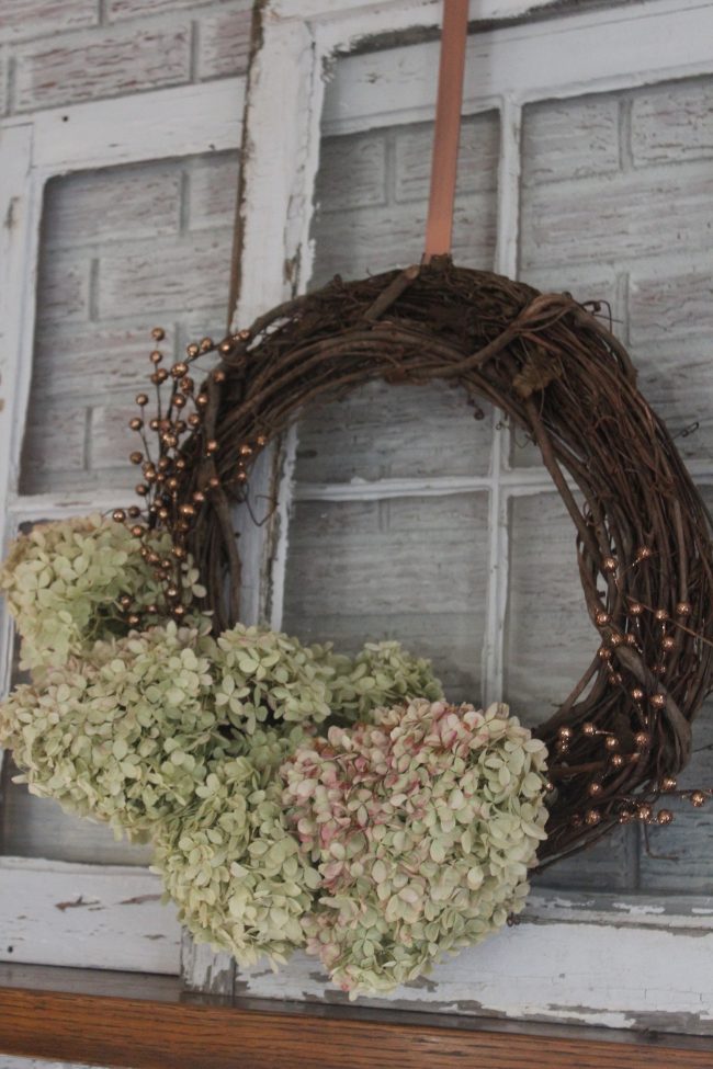 Hydrangea Wreath with Copper Accents - a simple DIY project that's SO inexpensive, but so pretty, too! Kansas City life, home, and style blogger Megan Wilson shares a DIY hydrangea wreath with copper accents | Life on Shady Lane \\ @shadylaneblog