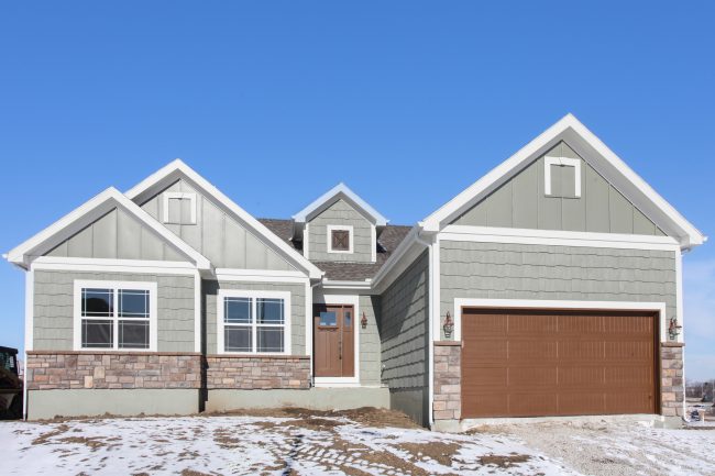 Modern farmhouse home with neutral paint colors, shiplap, and a kitchen that dreams are made of // A new home for sale in the Kansas City, Missouri area