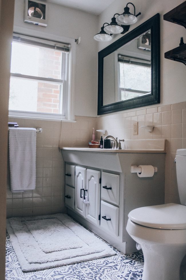 Quick Bathroom Makeover || Open Shelves, White Bathroom, Black and White Stenciled Tile Floor