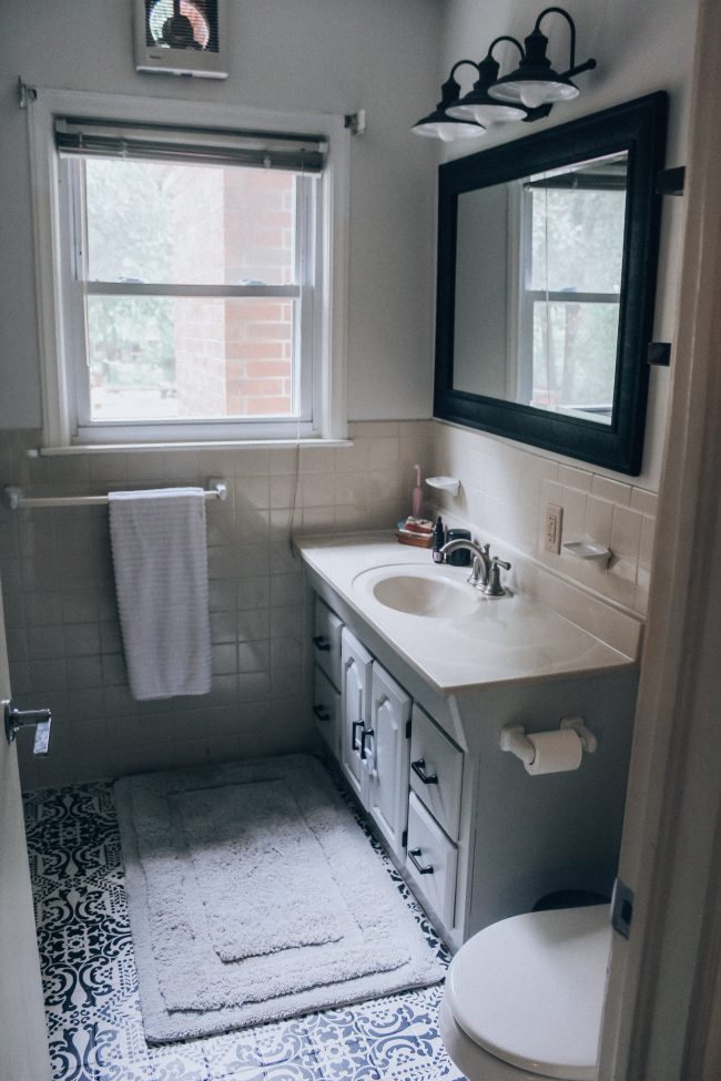 Quick Bathroom Makeover || Open Shelves, White Bathroom, Black and White Stenciled Tile Floor