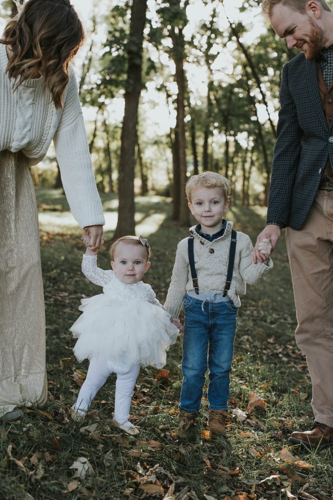10 Winter Family Photoshoot Outfit Ideas and Tips