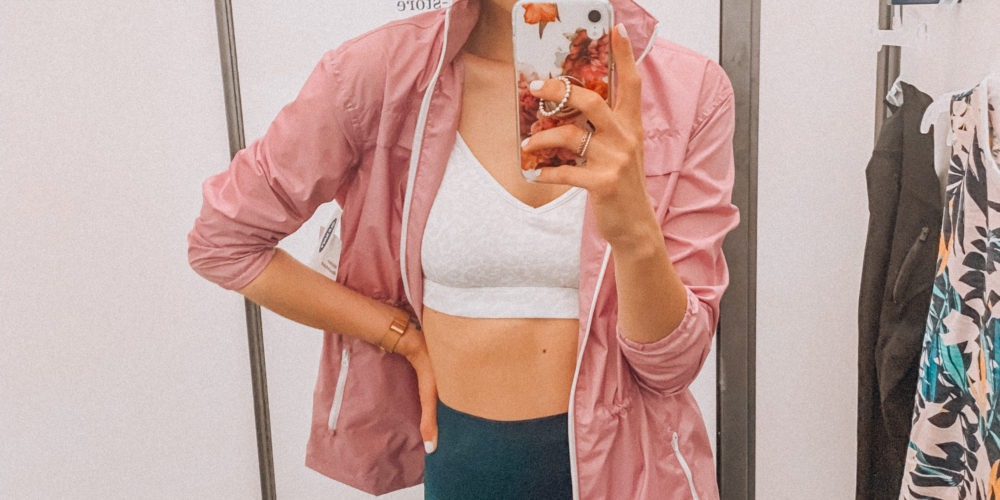 Workout style // Sports bra and leggings outfit || Kansas City life, home, and style blogger Megan Wilson shares her picks from Old Navy