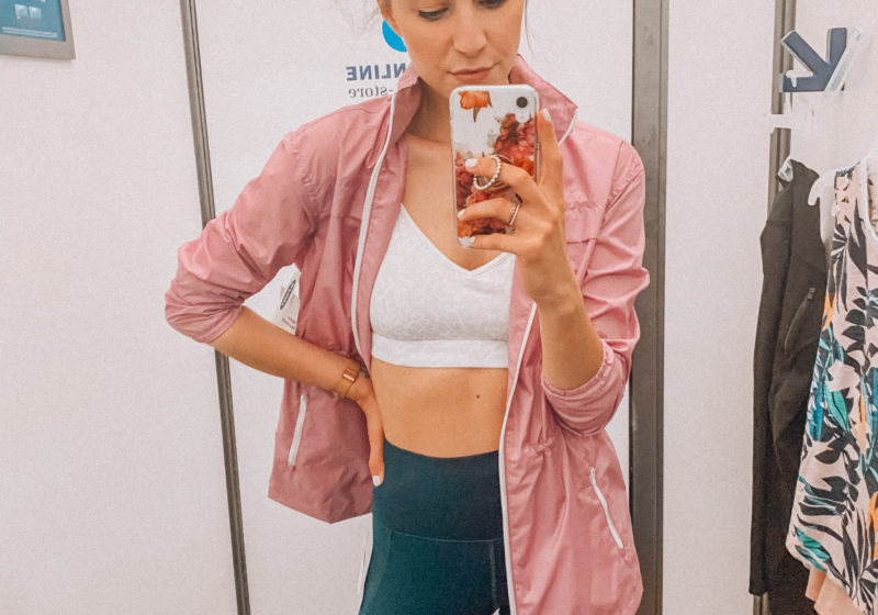 Workout style // Sports bra and leggings outfit || Kansas City life, home, and style blogger Megan Wilson shares her picks from Old Navy