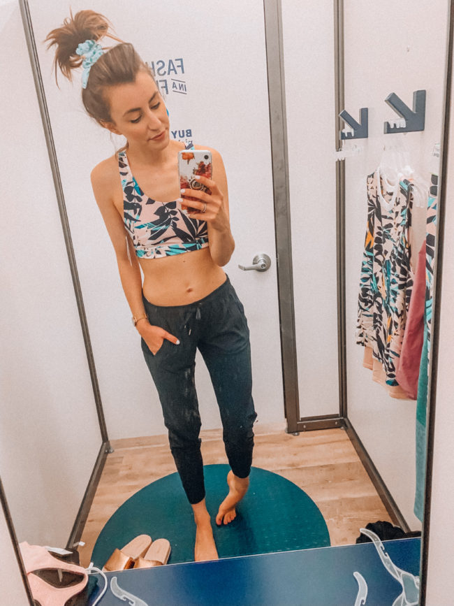 Workout style, sports bra and joggers outfit || Kansas City life, home, and style blogger Megan Wilson shares her picks from Old Navy
