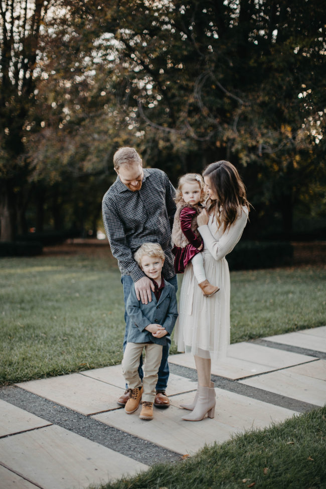 Outfits for family pictures | Ideas for your fall, winter, and Christmas family photos with cozy layers for extra warmth.There's something for the whole fam!