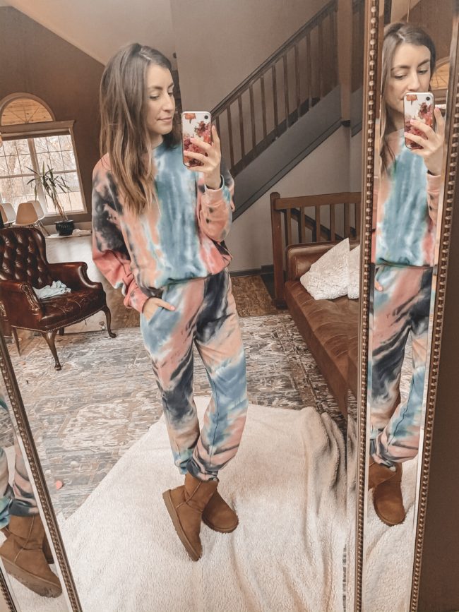 Casual comfortable looks from Target! || Everyday casual outfits || Loungewear, athleisure, sweatpants, joggers || Kansas City life, home, and style blogger Megan Wilson shares a Target try-on