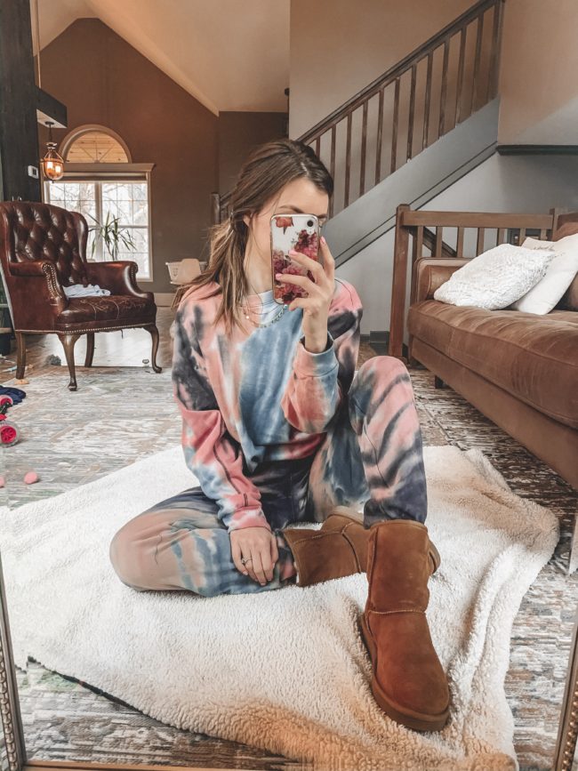 Casual comfortable looks from Target! || Everyday casual outfits || Loungewear, athleisure, sweatpants, joggers || Kansas City life, home, and style blogger Megan Wilson shares a Target try-on