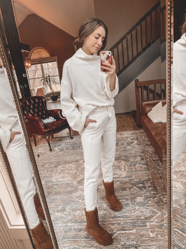 Casual comfortable looks from Target! || Everyday casual outfits || Loungewear, athleisure, sweatpants, joggers || Kansas City life, home, and style blogger Megan Wilson shares a Target try-on