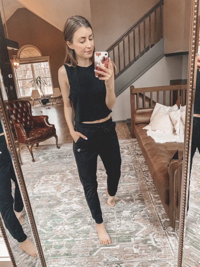 All black athleisure outfit || Amazon athleisure and workout clothes || Kansas City life, home, and style blogger Megan Wilson shares her monthly Amazon finds