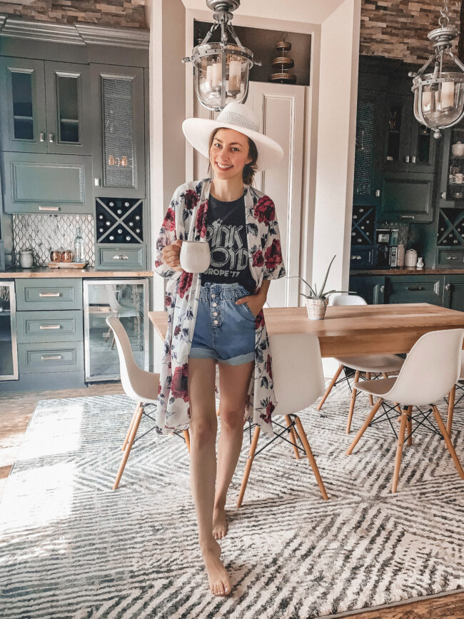 8 Cute kimonos to wear this summer! // Not quite sure how to wear a kimono? I've shared a couple tips, too! || Kansas City life, home, and style blogger shares a roundup of cute kimonos to wear this summer
