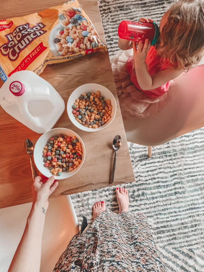 Sometimes moms just need a BREAK, ya know?  So I'm going to let you in on a little secret today - Serving up the best dinner idea for kids! || Kansas City life, home, and style blogger Megan Wilson