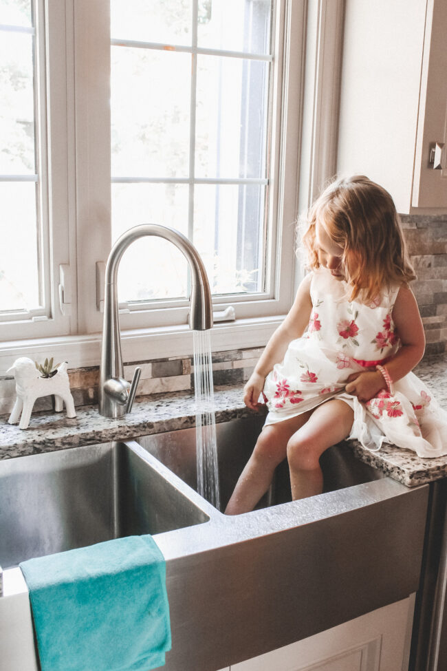 Our sleek new kitchen faucet with a built in filtration system! || Kansas City life, home, and style blogger Megan Wilson / @shadylaneblog on Instagram