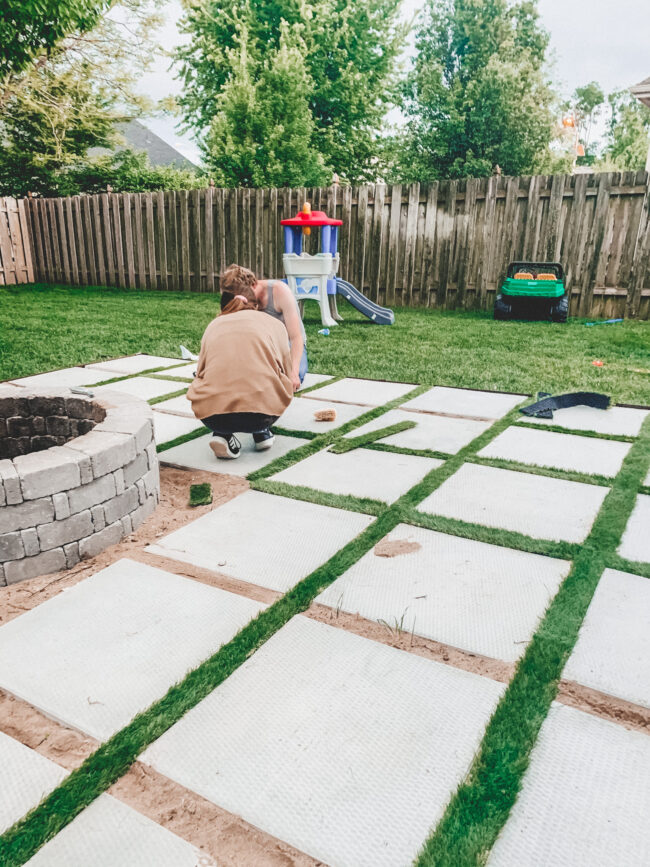 Diy Patio With Grass Between Pavers And A Fire Pit - How To Make A Gravel Patio On Grass