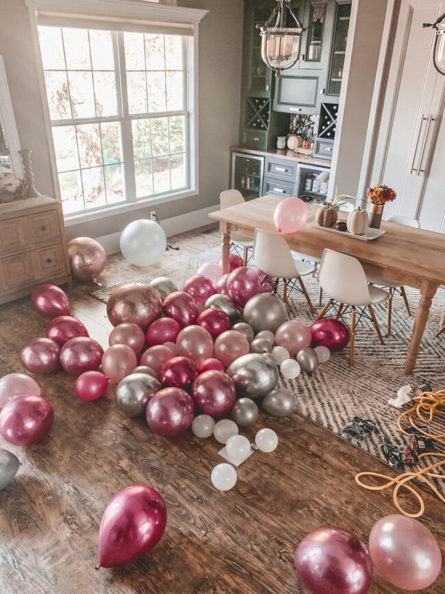 How to make a balloon garland! This post will show you a step-by-step guide to creating your own beautiful balloon garland or balloon arch. #balloongarland