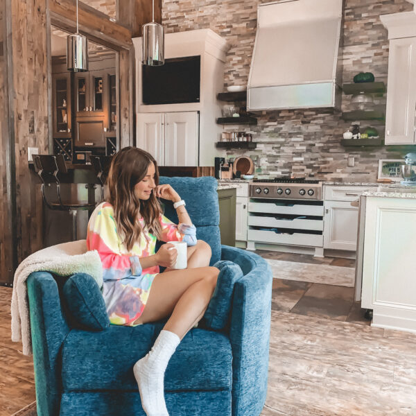 A roundup of the cutest lounge wear to make working from home (or just lounging!) even comfier! I'm all about lounge wear this year.The comfier, the better!