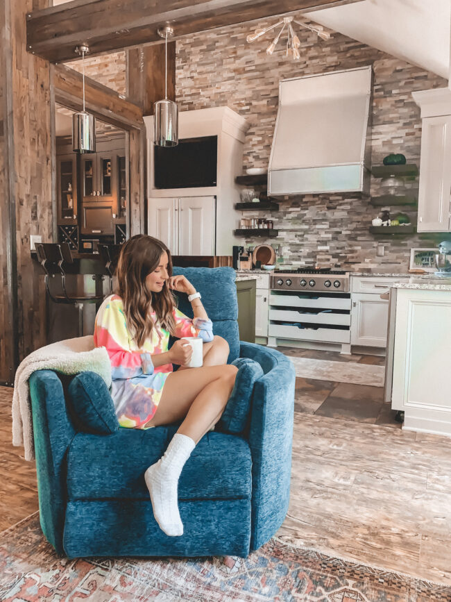 A roundup of the cutest lounge wear to make working from home (or just lounging!) even comfier! I'm all about lounge wear this year.The comfier, the better! #loungewear