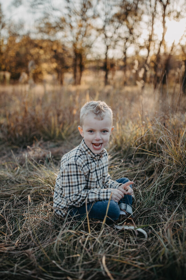 Family Photo outfits - with everything linked so it's super simple to shop, order, and get those family pictures taken! Fall and holiday 