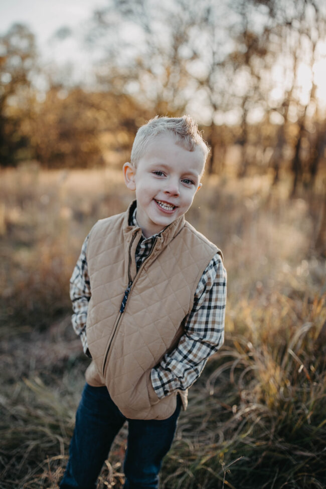 Family Photo outfits - with everything linked so it's super simple to shop, order, and get those family pictures taken! Fall and holiday 