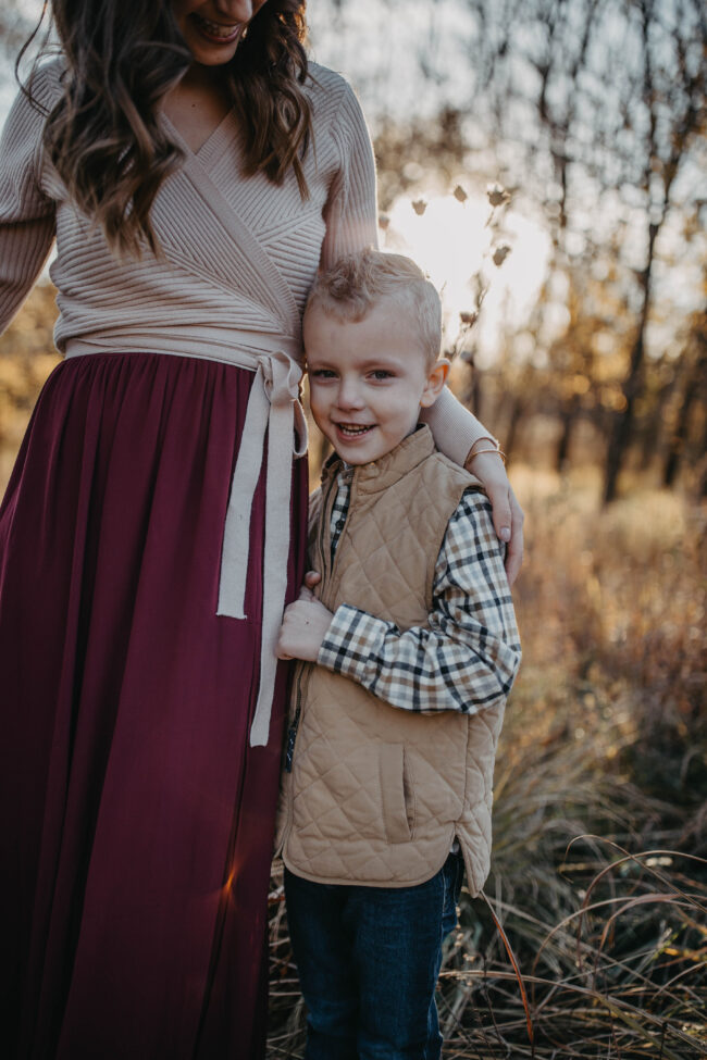 Family Photo outfits - with everything linked so it's super simple to shop, order, and get those family pictures taken! Fall and holiday 