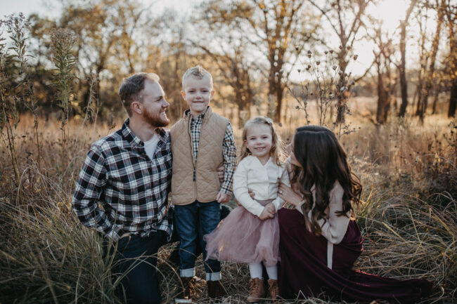 Family Photo outfits - with everything linked so it's super simple to shop, order, and get those family pictures taken! Fall and holiday 