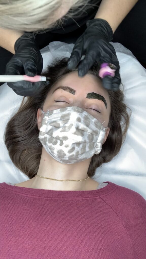 Microblading eyebrows before and after | I'm sharing the entire microblading process - from start to finish (including progress pictures while my eyebrows heal!) | Plus, a Q & A with the microblading artist! | Kansas City life, home, and style blogger Megan Wilson shares her microblading experience (@shadylaneblog on Instagram)