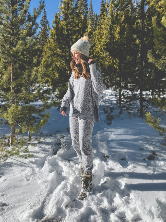 Loungewear from Aerie | Loungewear to keep you comfortable and cozy at home...or while you're out and about. Hey, I won't judge! ;) | Kansas City life, home, + style blogger Megan Wilson @shadylaneblog on Instagram