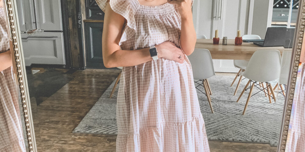 Gingham off-the-shoulder dress | Bump friendly outfits for summer that you can wear pregnant OR not! Easy, breezy maternity summer style for pregnancy and beyond